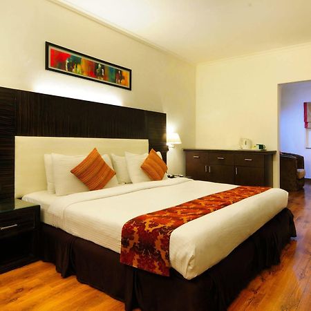 Crossroads Hotel Gurgaon Exterior foto
