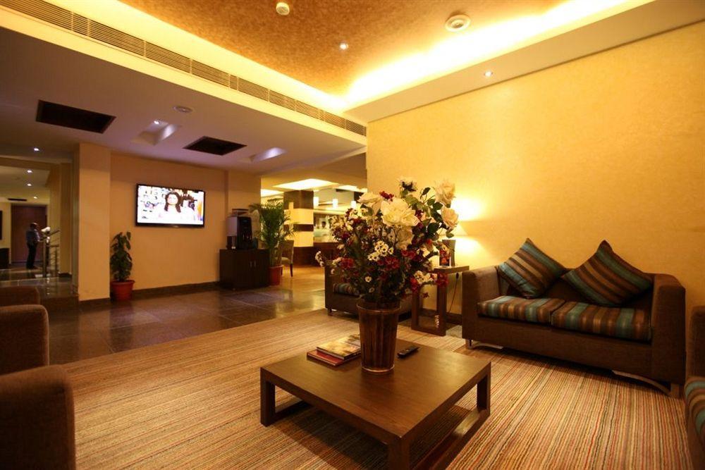Crossroads Hotel Gurgaon Exterior foto