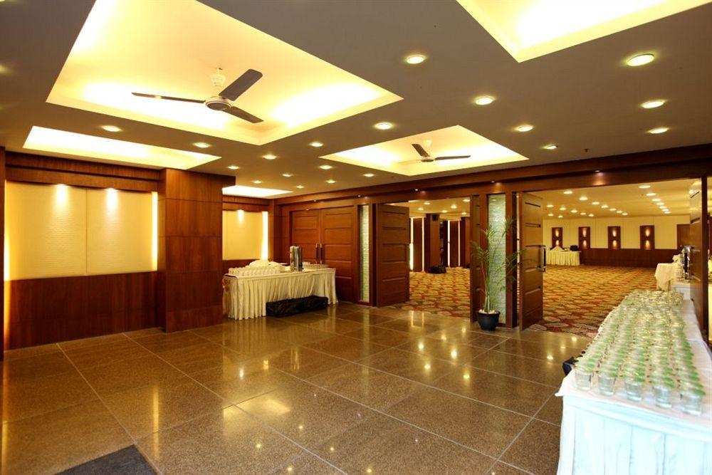 Crossroads Hotel Gurgaon Exterior foto