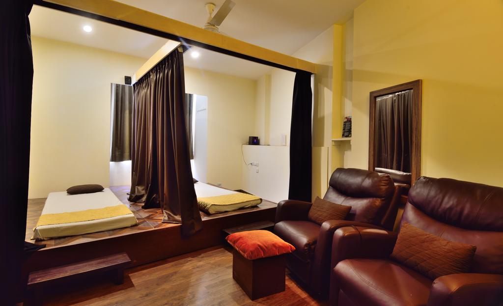 Crossroads Hotel Gurgaon Exterior foto