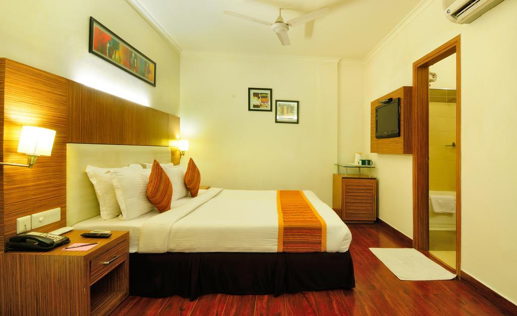 Crossroads Hotel Gurgaon Exterior foto