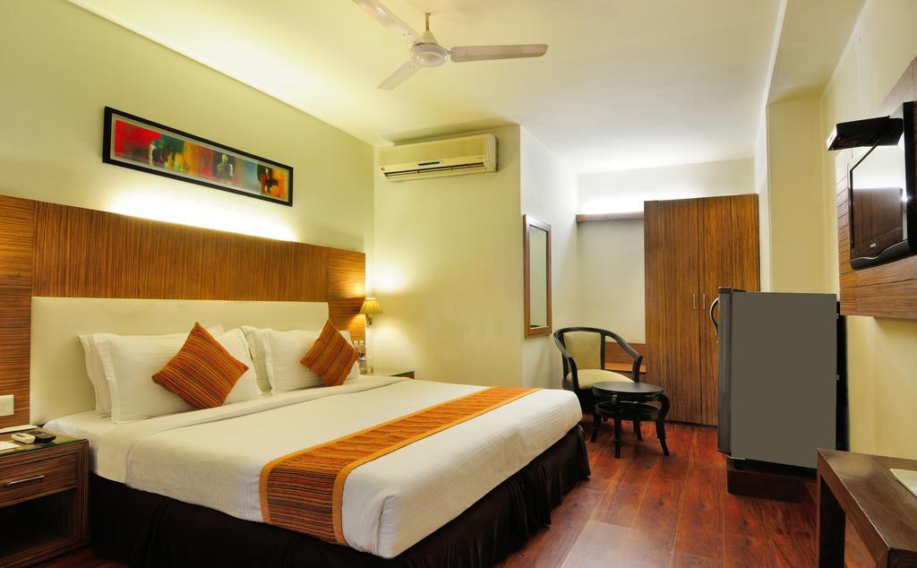 Crossroads Hotel Gurgaon Exterior foto