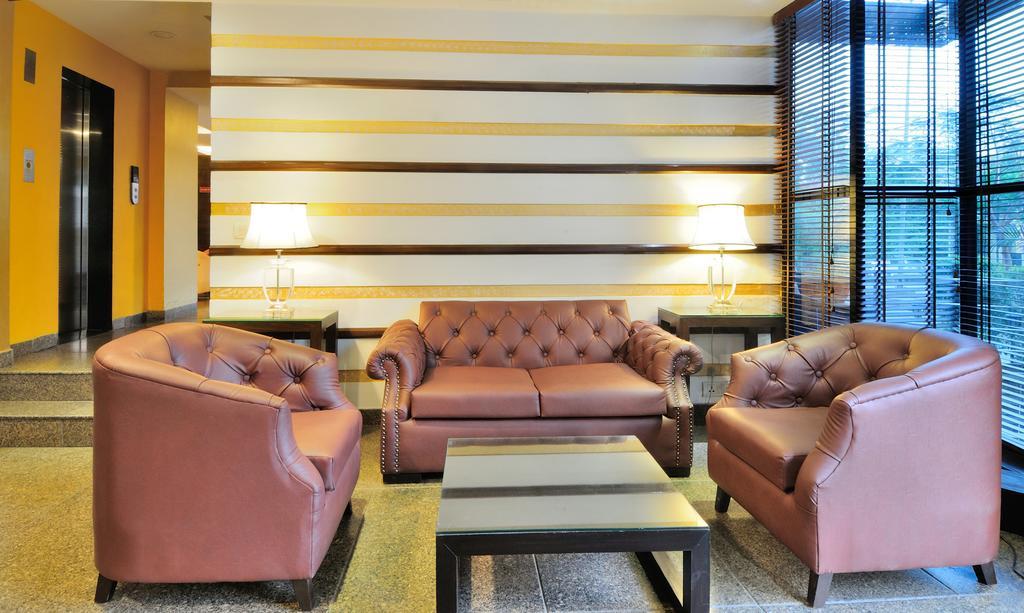 Crossroads Hotel Gurgaon Exterior foto