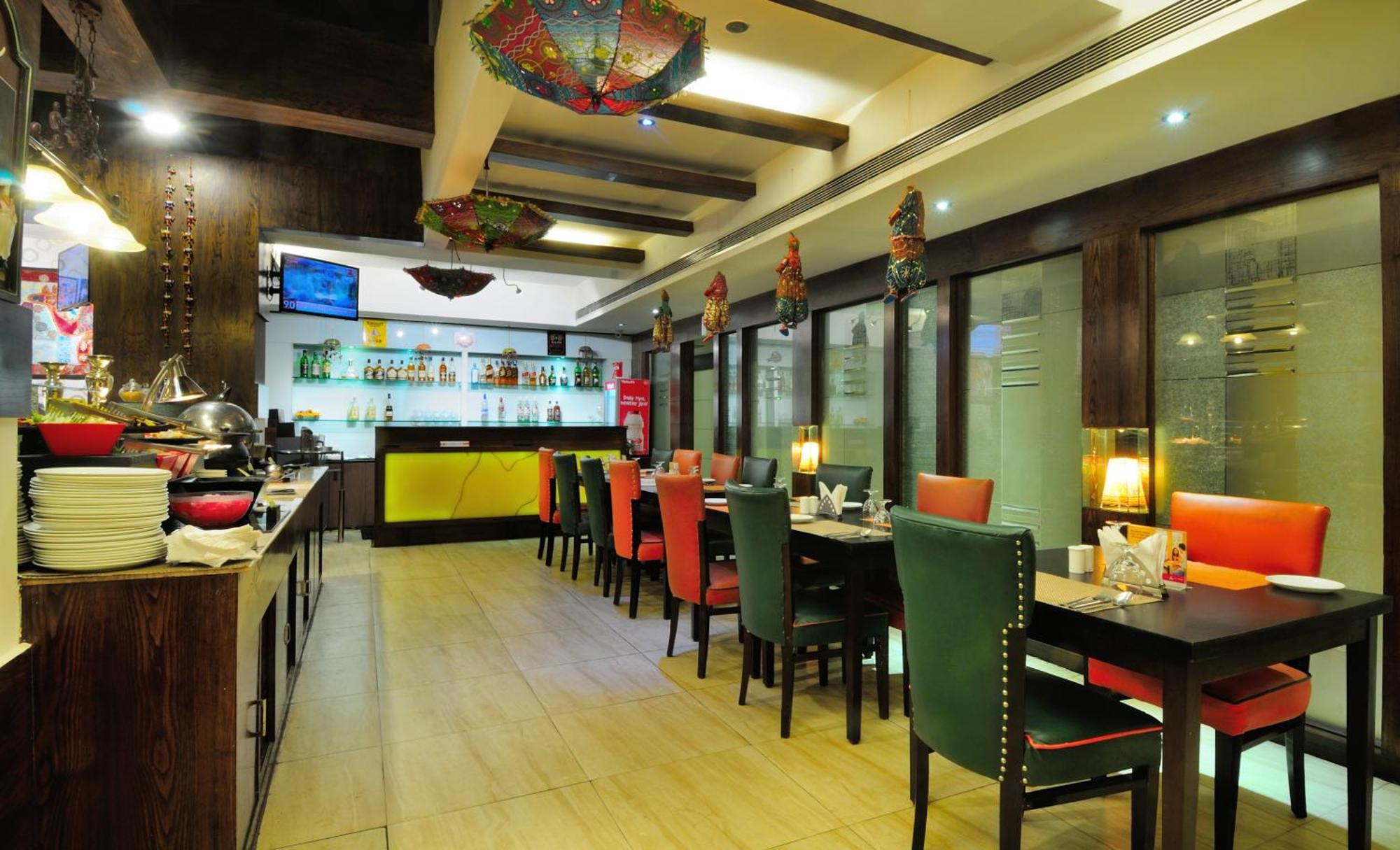 Crossroads Hotel Gurgaon Exterior foto