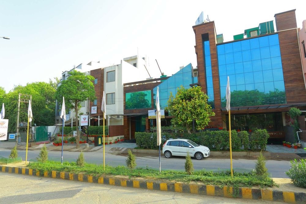 Crossroads Hotel Gurgaon Exterior foto