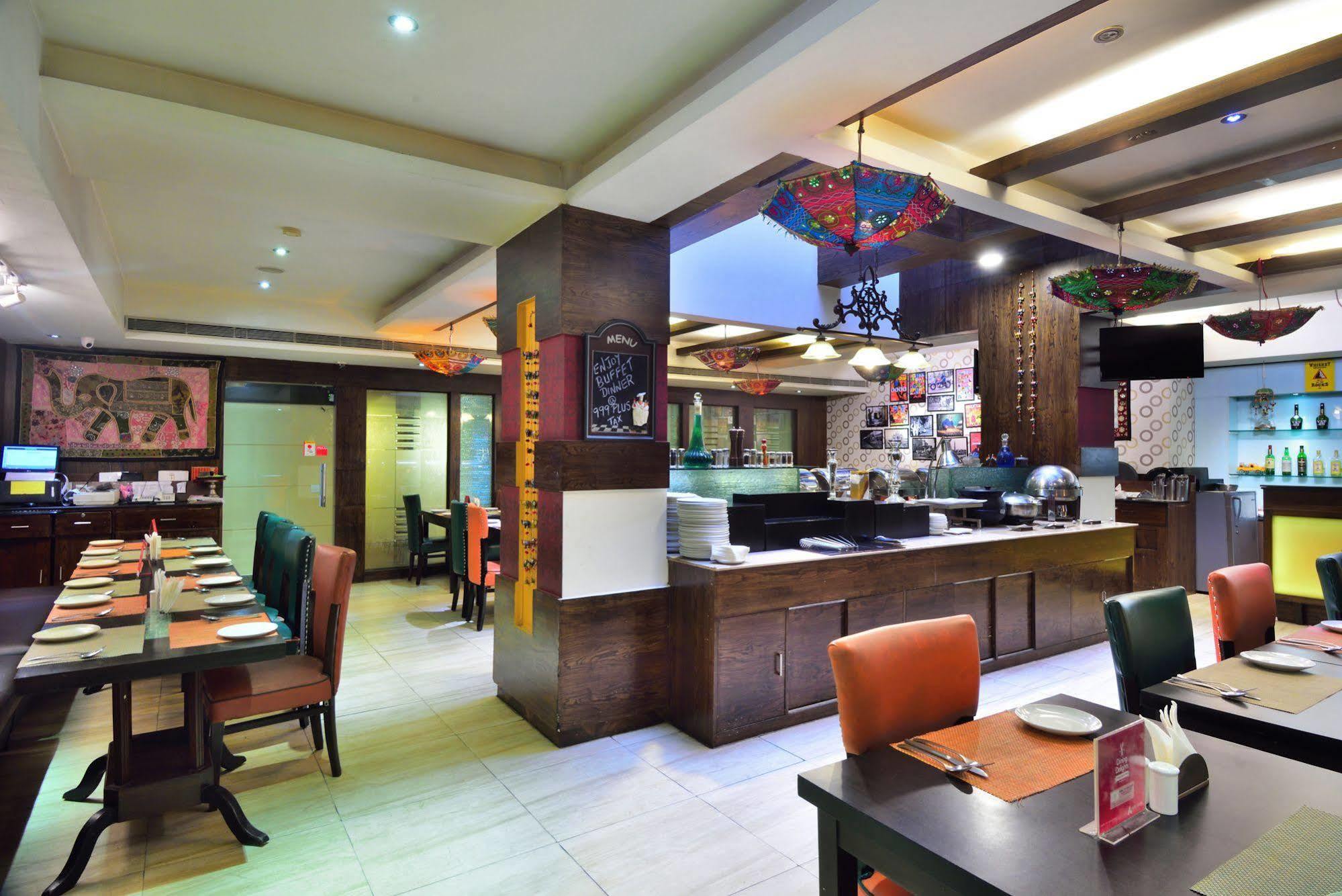 Crossroads Hotel Gurgaon Exterior foto