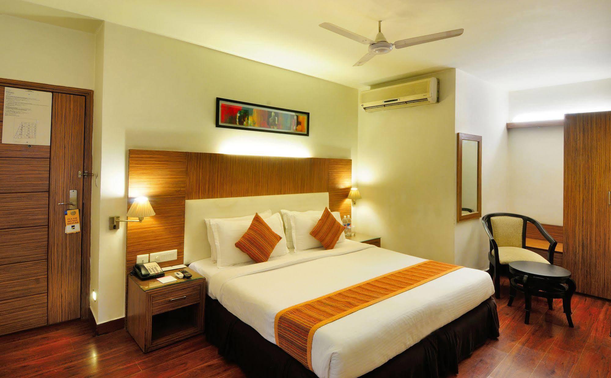 Crossroads Hotel Gurgaon Exterior foto