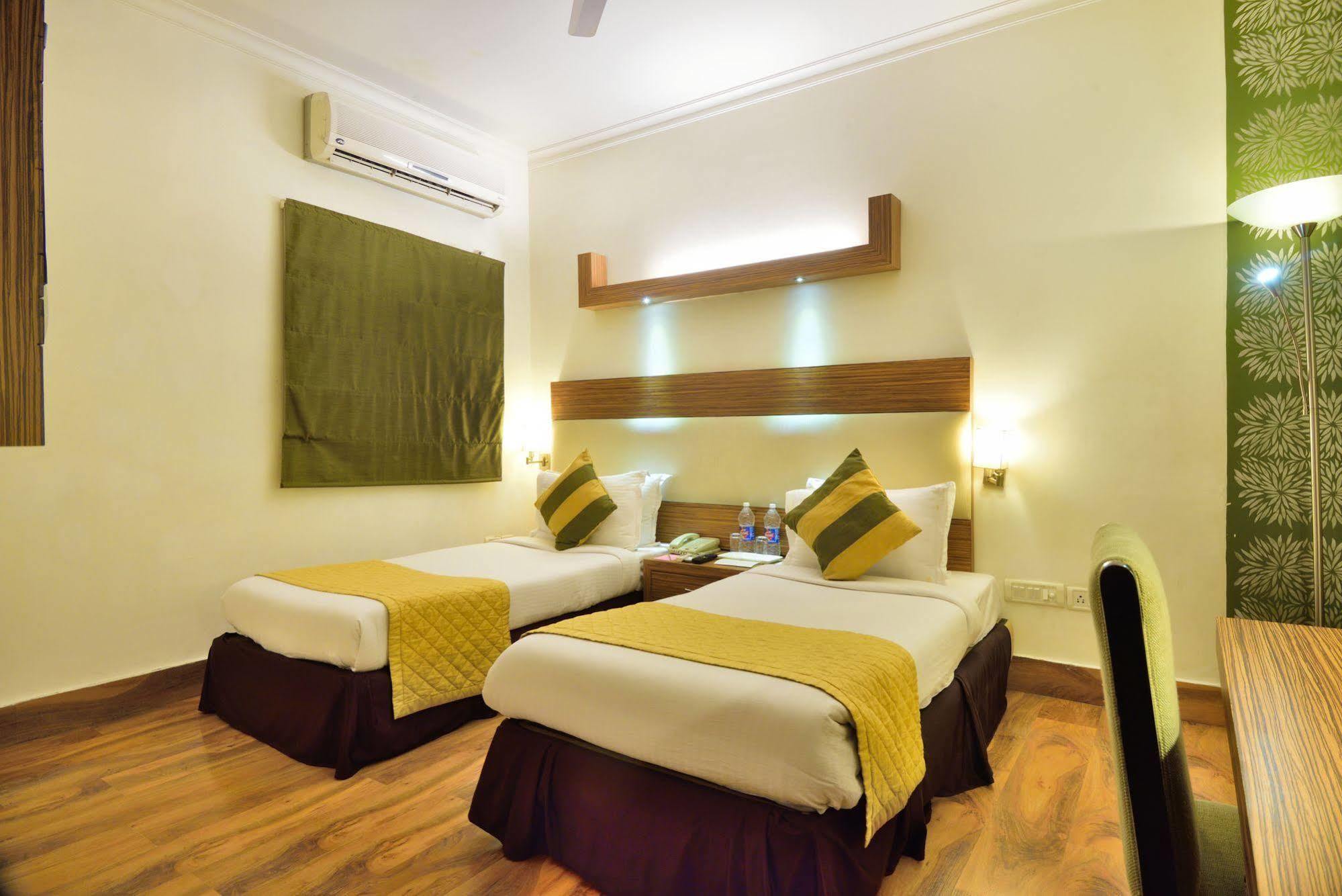 Crossroads Hotel Gurgaon Exterior foto